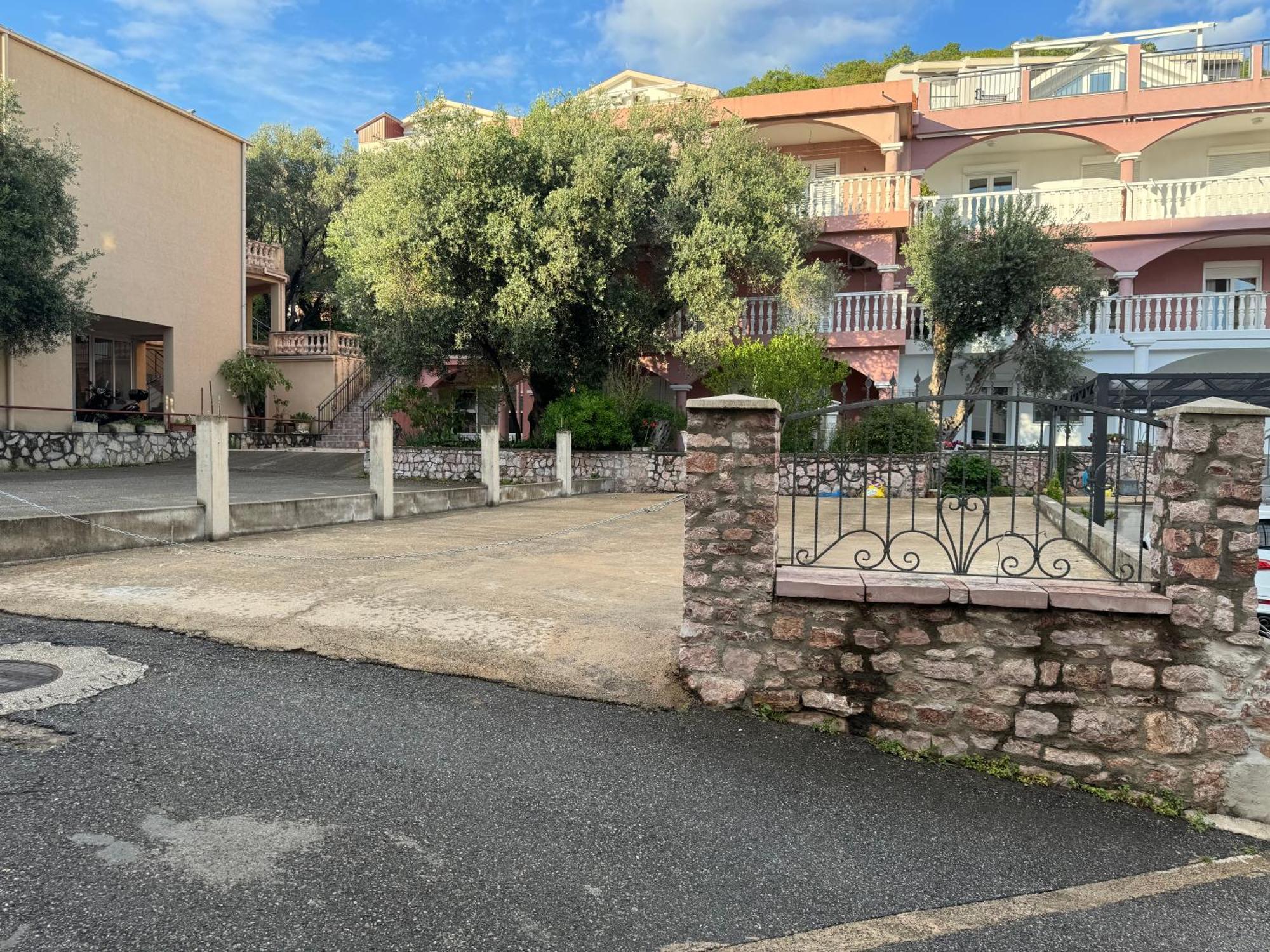 Olive Przno 1 - Patio - Two Parking Spots Apartment Budva