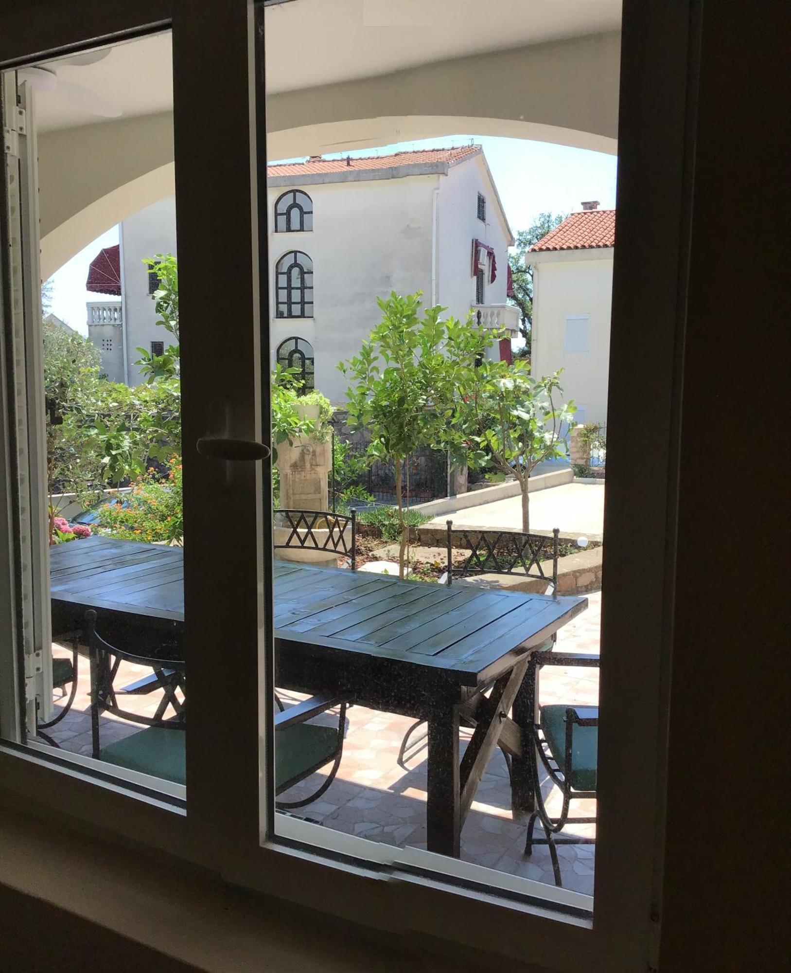 Olive Przno - Peaceful Private Patio - 2 Bedroom - 2 Parking Spots * Budva
